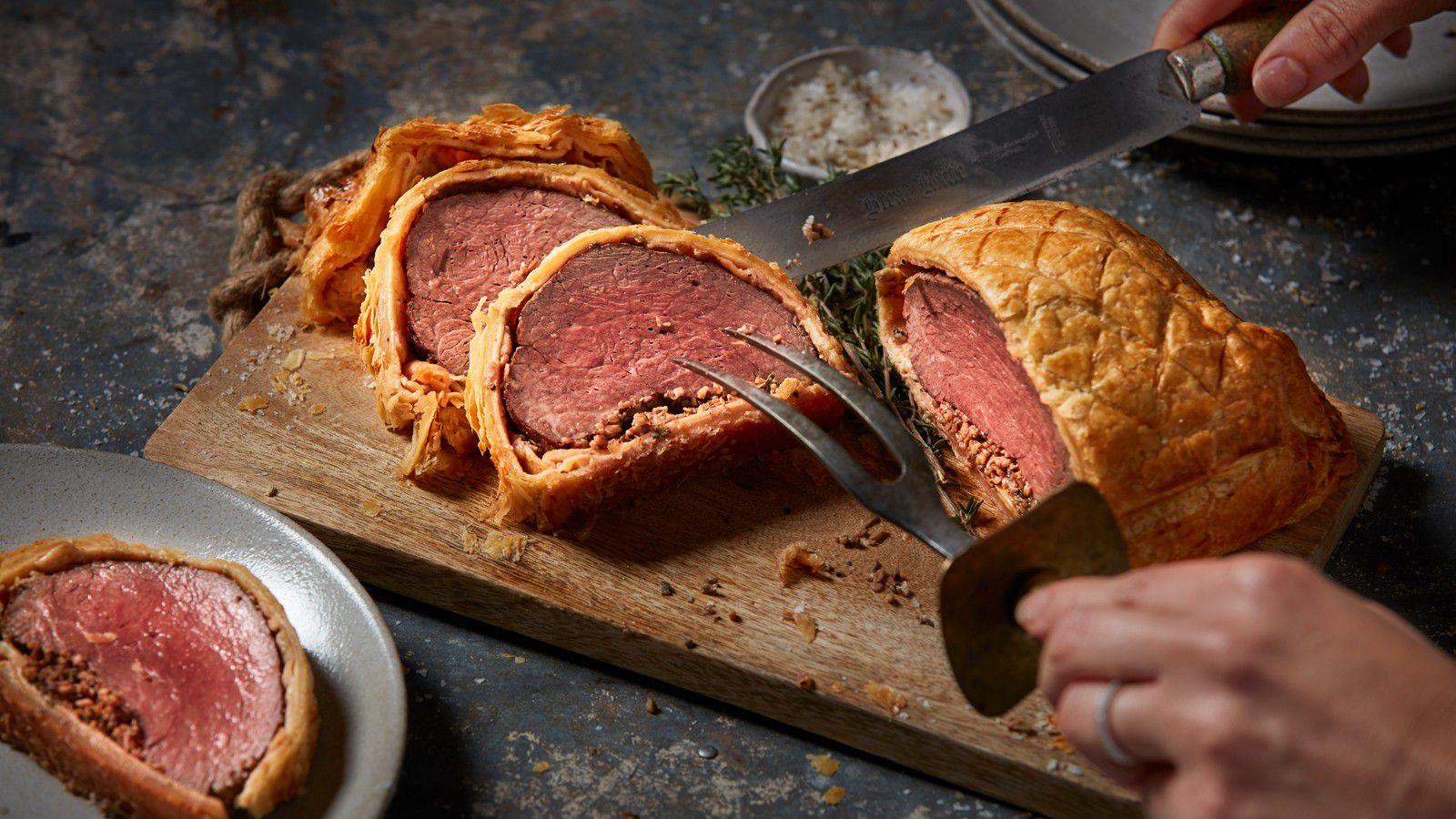 Bò Wellington – Món ăn “quý tộc” từ thăn nội bò Tenderloin