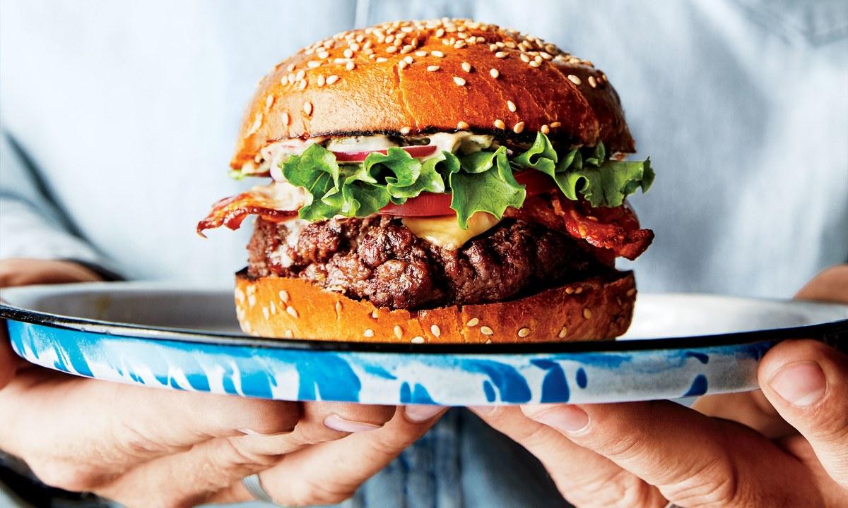 Món Hamburger bò cho bữa sáng dinh dưỡng